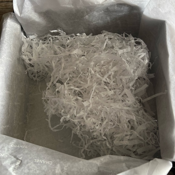 CHANEL GIFT BOX BLUE/GOLD RIBBON - Picture 5 of 8